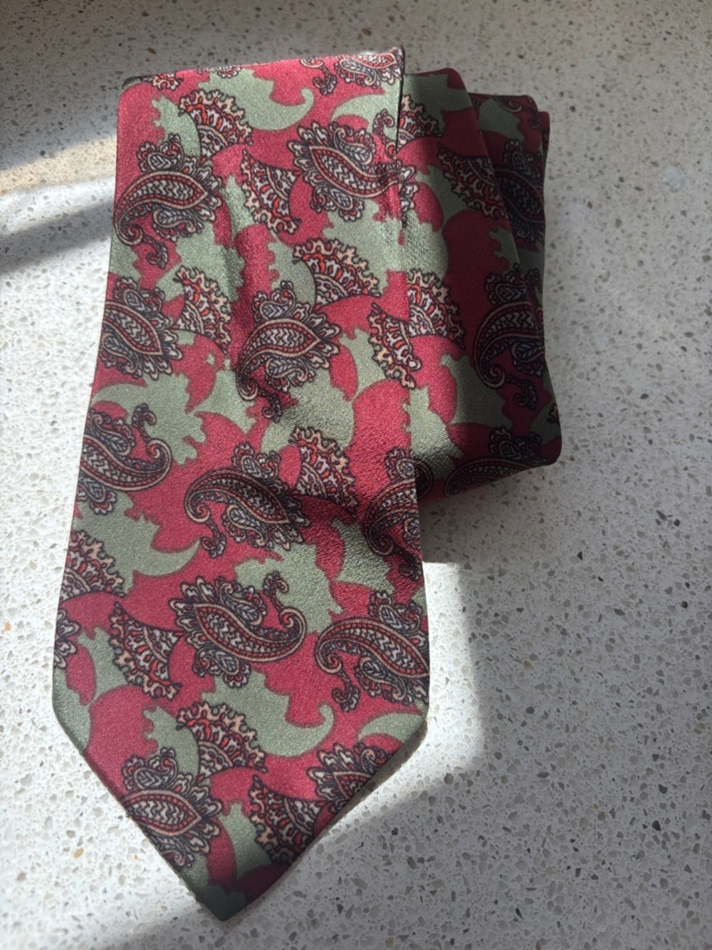 Italian Silk Paisley Pattern Men's Tie in Red and Green